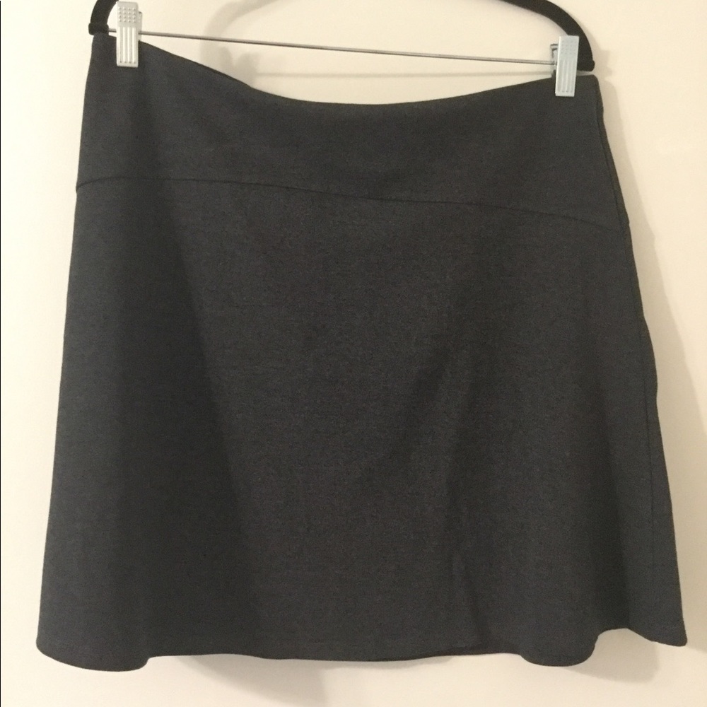 Loft NWT Black Flippy Skirt Size Large
